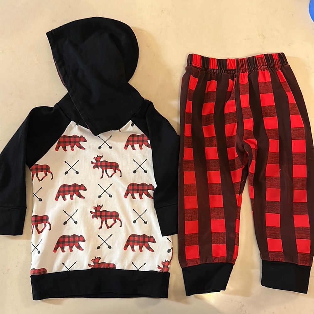 **6 Items for $26** Sweatshirt hoodie and pants, size 90 or 12-18mos